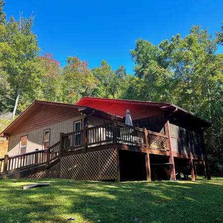 BearPaw Cabin- Charming and cozy cabin in the woods- WiFi-Pet Friendly-Secluded