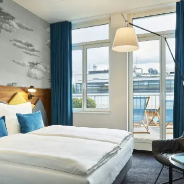 Motel One Zürich Отели рядом с достопримечательностью «Зеефельд»