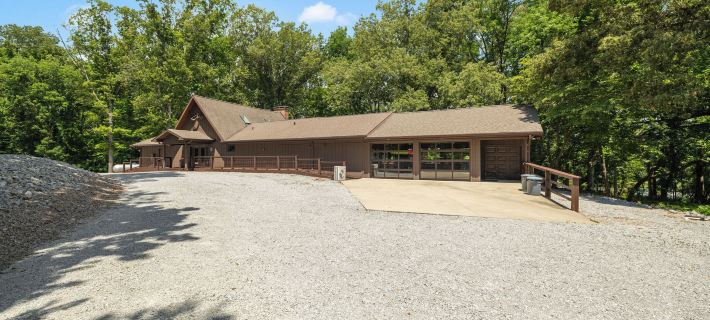 Cool Goose Landing Private Dock Large Deck Game Room 61 Hotels in Trigg County