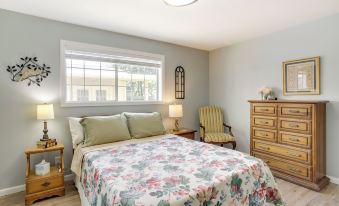 Cozy Shenandoah Home < 2 Mi to the Woodlands Mall!