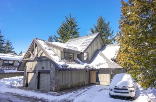 Crystal Ridge by Whistler Retreats Hotels in 