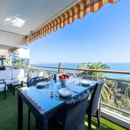 Apartment in Golfe-Juan with Sea Views