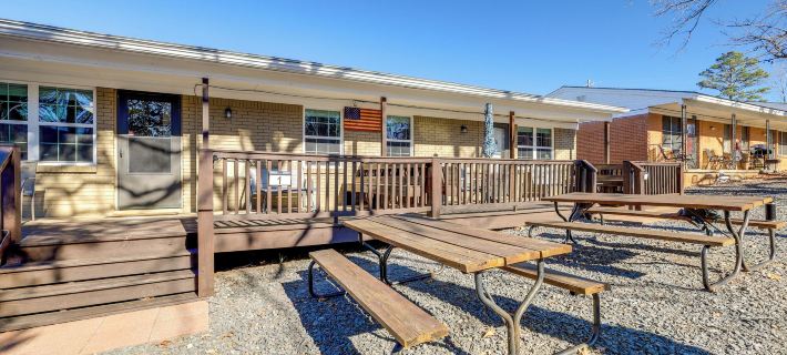 Devils Fork Resort Cabin w/ Designated Boat Slip! Hotels in Cleburne County