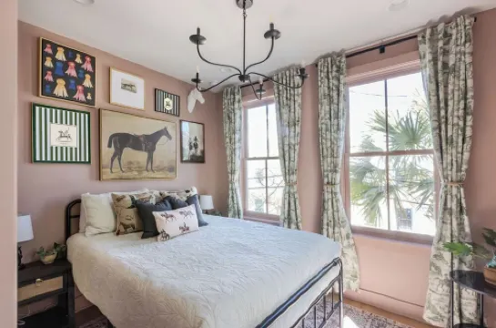 THE DELPHINE Luxury Downtown Charleston Villa, 1 Block to King + Private Pool