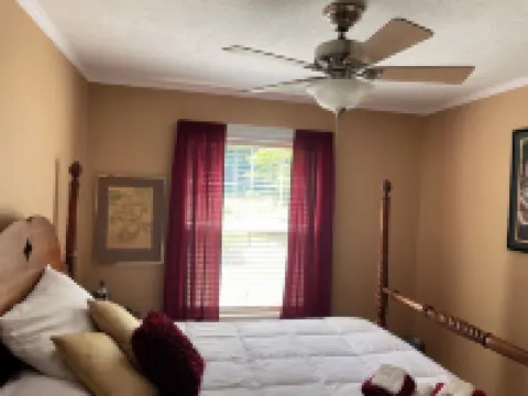 Cheerful three bedroom on beautiful Platte River