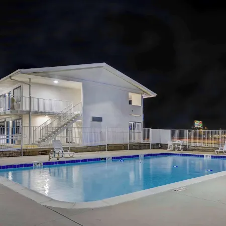 Motel 6 Denton, TX - UNT