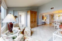 Oceanfront Condo with Spacious Balcony, Great Views, AC & Outdoor Pool