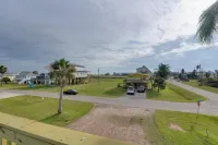 Near Boat Ramp: Home w/ Deck & Grill in Freeport