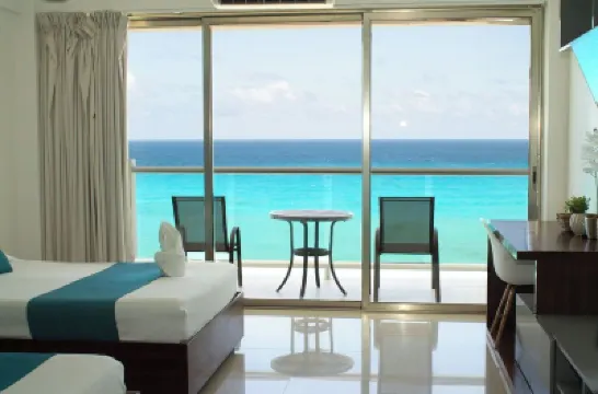 NAIA MAR Hotels near Coco Bongo