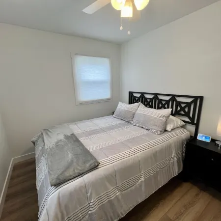 Stylish in-Town Retreat - 2 Bedroom, 1 Bathroom - Modern Comfort
