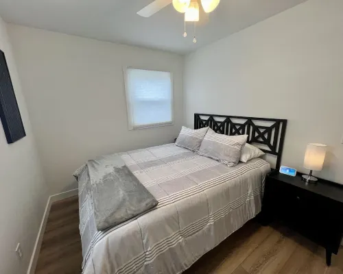Stylish in-Town Retreat - 2 Bedroom, 1 Bathroom - Modern Comfort Hotels in Marion