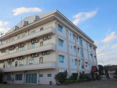 Ladtana Phetarmonchai Hotel