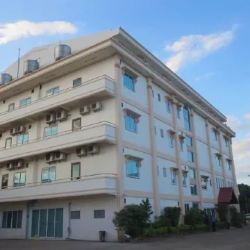 Ladtana Phetarmonchai Hotel Отели в г. Паксе