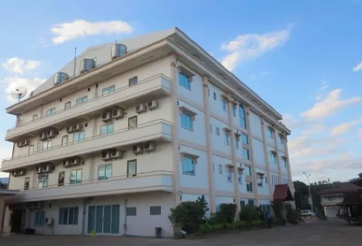 Ladtana Phetarmonchai Hotel