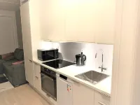 New, Nice and Cosy Flat 10 mins drive to Airport - Homestays