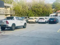 Parkway Motel - parking