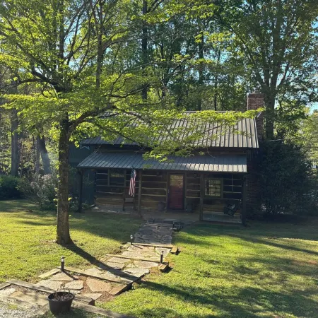 Lake Hartwell Cabin w/ covered dock, sunroom, firepit, deck, sleep 12