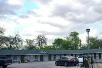 Best Budget Inn San Marcos, TX - Parking