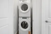 Luxury 2Bedroom Suite with Park Views in Calgary - บังกะโล