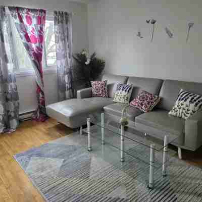 Charming 3-Bedroom Apartment in Vibrant Montréal Others
