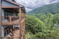 New Lux 4 King Suites | GameRm | Hot Tub | Views