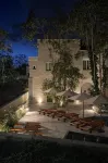 CAVA Urban Relais & Pool