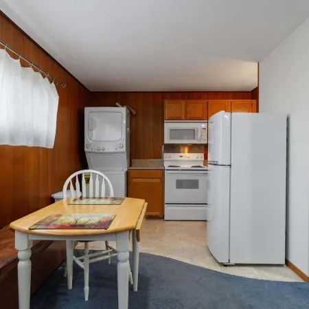 Sunflower Studio - 7 Minutes To Uo & 4 Minutes To Downtown 1 Bedroom Studio