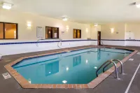 Comfort Suites Jonesboro University Area - С бассейном