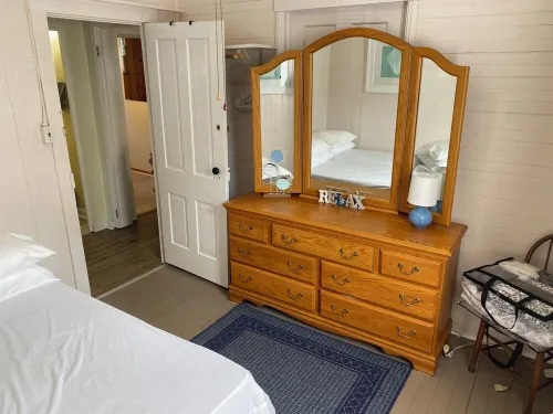 Walking distance to beach area of Conneaut lake- 4 beds-Dog Friendly- NO Smoking