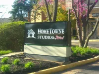 HomeTowne Studios Chantilly - parking
