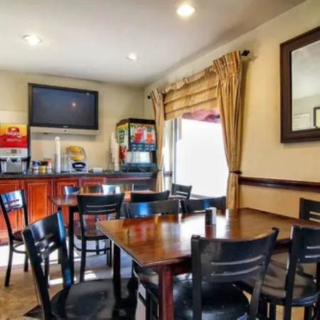 Days Inn by Wyndham Market Center Dallas Love Field
