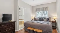 Crestline Retreat by Avantstay Luxury Mountain Condo Hot Tub + Game Room Steps to Big Boulder - 公寓
