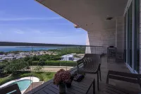 Luxe 2-br Ocean-view Apartment With Pool Gym Spa - Apartments