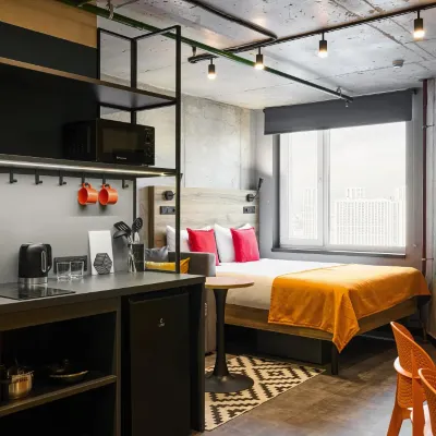 Vertical Club Hotel dekat Stasiun Zvyozdnaya