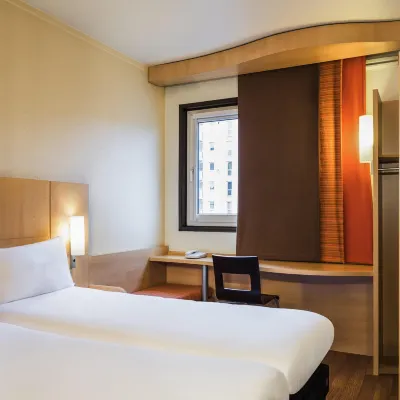 Ibis Paris Pont de Suresnes Hotel berhampiran Philips