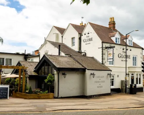 The Globe Hotels in Warwick