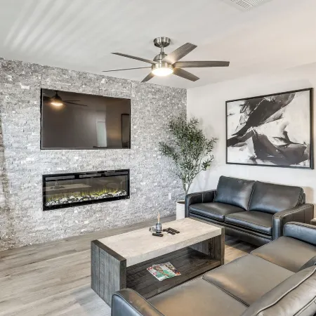 1 Mi to Unlv & Strip! Modern Vegas Condo
