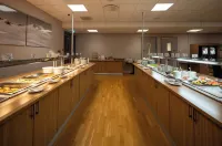 杜姆巴斯酒店 - 早餐