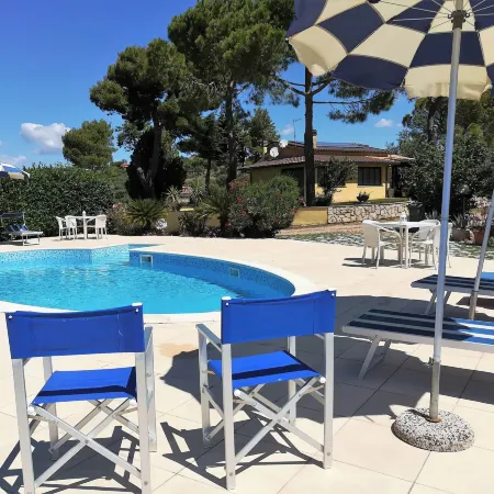 Holiday Resorts for 10 Persons, with Swimming Pool, Wifi and Air Conditioner