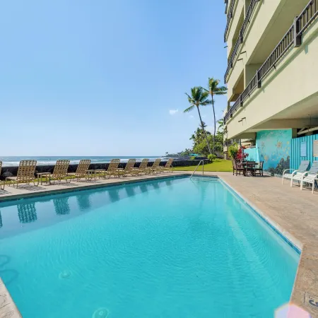 1 Mi to Magic Sands: Waterfront Big Island Condo