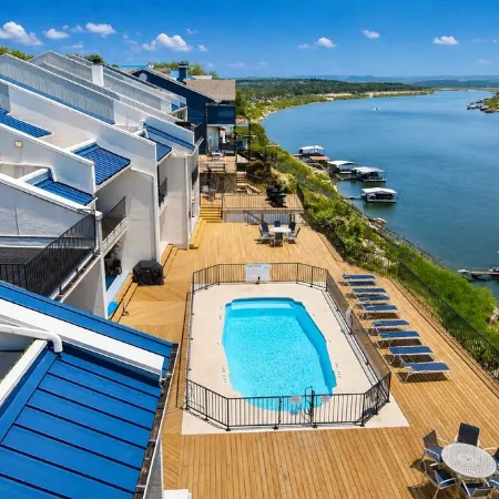 Breathtaking Views Above Lake Travis, Close To Austin w/ Pool & Hot Tub