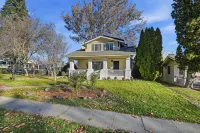 Historic Yakima Home 4BR Office Backyard Oasis - Butik
