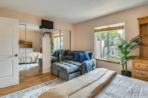 3 Mi to Old Town Arvada! Family Townhome w/ Patio - Lejligheder
