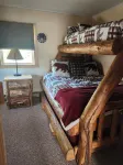 Quaint Cabin Viewing Shadow Mountain Lake, Mountain Views and Lake Access nearby - Hytter