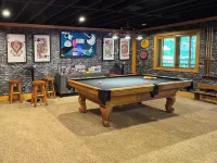 Serene Private Luxury Escape w/Beautiful Porches, Spa Patio & Fun Game Rooms - con encanto
