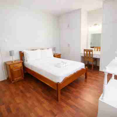 Mjs on the Savannah- Spacious 2-Bed Directly Across from the Savannah Rooms