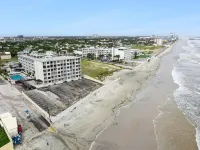 Howard Johnson by Wyndham Oceanfront Daytona Beach Hotels near Sun Splash Park