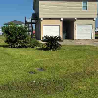 Lovely beach house with a large yard and great beach views. Hotel Exterior