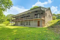 New Riverfront Trout Fishing White River Retreat! - 홈스테이