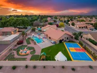 The Ultimate Stay Play Retreat 4BR Sleeps 13 - Bungalows